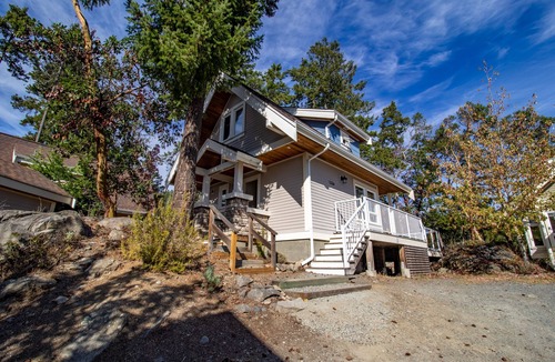 Pender Island House | Cozy View Cottage on Pender Island #15