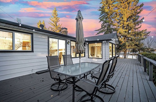 Central Alberta Cottage | Cozy Waterfront Cottage- 50 mins from Edmonton on Lake Isle w/private dock/toys!
