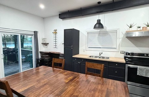 Quinte West Cottage | Cozy Waterfront 3 Bedroom Cottage (Pet-Friendly)
