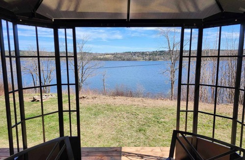 Clifton Royal Cottage | Cozy Waterfront Cottage on the Kennebecasis River. Pet Friendly!