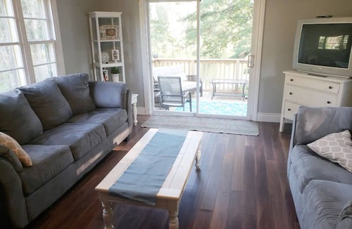 Kearney Cottage | Cozy waterfront gem in Kearney