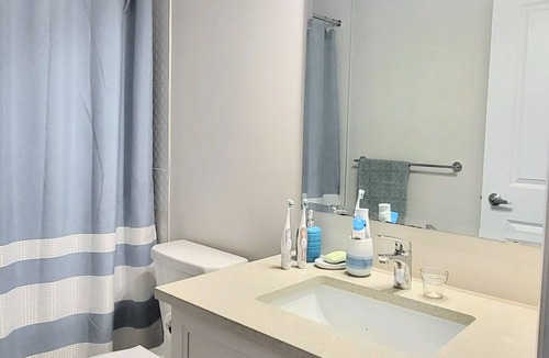 Ottawa Division House | Cozy & Welcoming Room with a friendly family – 20 Mins to Downtown Ottawa