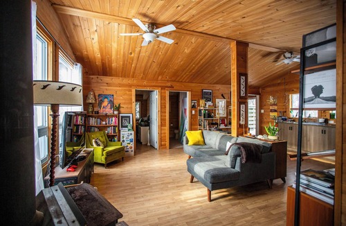 Pontiac Cottage | Cozy winter retreat close to Ottawa, Wakefield and 4 different ski hills!