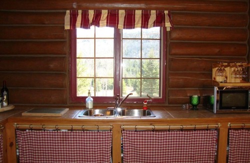 Saint-Michel-des-Saints House | Cozy wood cabin with Spa, 5 mn from snowmobile trails & beaches - 8 pers