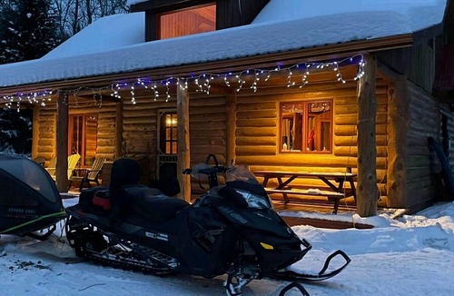 Saint-Michel-des-Saints House | Cozy wood cabin with Spa, 5 mn from snowmobile trails & beaches - 8 pers