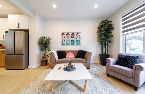 Jasper Place House | Cozy4bedroomsEntireHouseFreewifiparkingKINGbeds