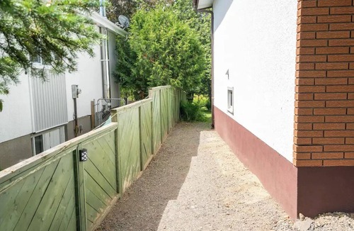 Thunder Bay House | Creekside 2BR Bsmnt Suite w/3 Queen Beds, close to hiking trails