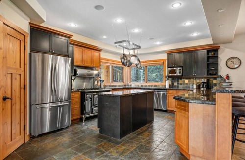 Forest Ridge Estates Apartment | Creekside Lodge | Hot Tub | Ski-Out | Pool Table