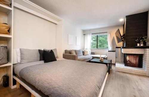 Whistler Creekside Apartment | Creekside Oasis 4 Beds Pool and Hot Tub