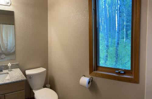 Crowsnest Pass House | Crowsnest River Chalet - Trout
