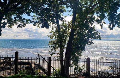 Crystal Beach House | Crystal Beach Executive Waterfront Lakehouse