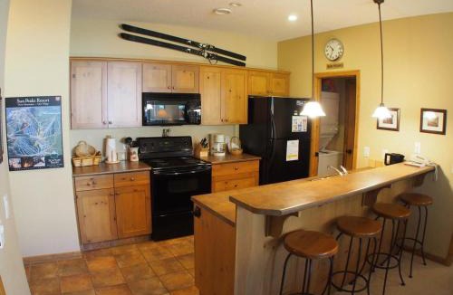 Sun Peaks Apartment | Crystal Forest #53 By Bear Country