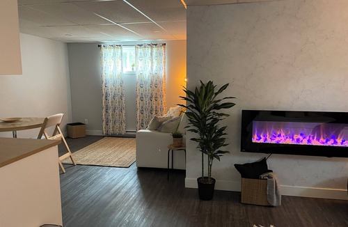 Saint-Alphonse-de-Granby Apartment | Cuisinette, espace cozy, 3 min de l’autoroute et a 15 min de ski, vélo, zoo, vin