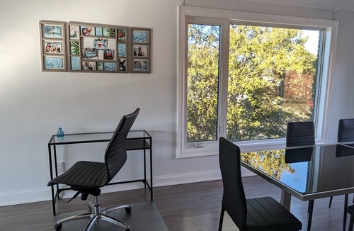 Brookhaven - Amesbury House | Cul de Sac Oasis in the City