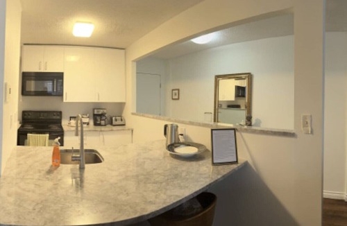 North Central Edmonton Condo | Curved TV | Gym | Parking | Pets | Recliners