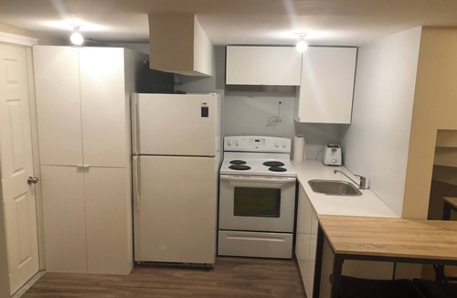 Hochelaga Apartment | Cute appartement close to green subway line in quiet neighborhood.
