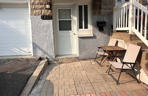 Hochelaga Apartment | Cute appartement close to green subway line in quiet neighborhood.