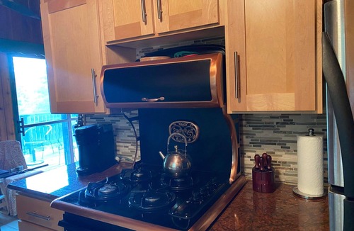 Markerville Cabin | Cute & Cozy Cabin- walking distance to the lake!