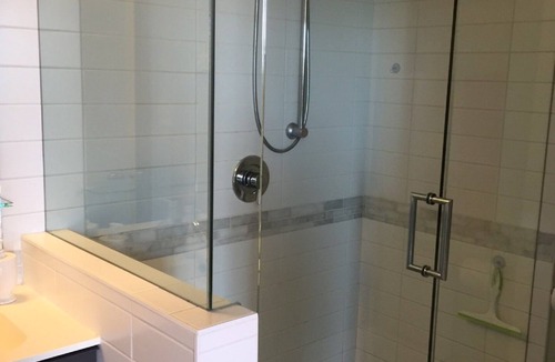Lower Lonsdale House | Cute n' Cozy for Solo guest, near seabus & Lower Lonsdale