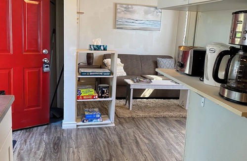 Wasaga Beach Apartment | Cute Wasaga Beach Studio cottage 2 min. walk to beach 1!