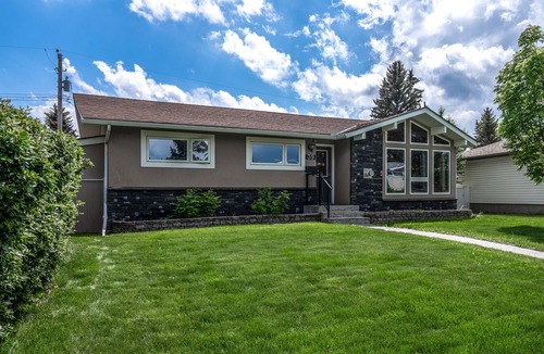 Haysboro House | D@home Entire house by Glenmore Reservoir/Heritage Park/chinook center