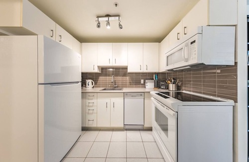 Coal Harbour Condo | D32 - 1 bedroom in Coal Harbour