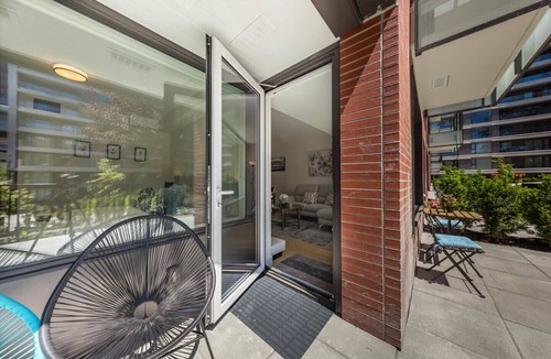 Kerrisdale Condo | D39 - Stunning 2br with Huge Patio