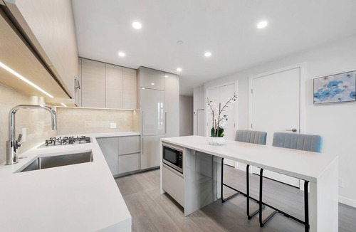East Side Apartment | D9 - Modern 1-Bedroom at Gilmore with Luxurious Amenities
