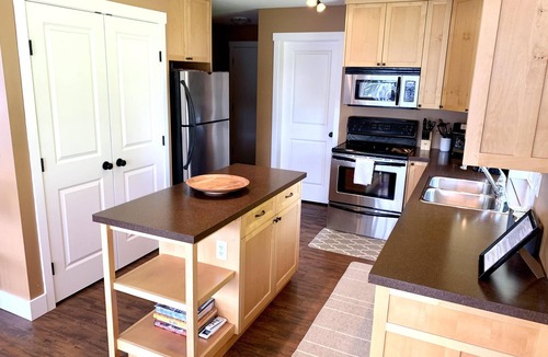Anglemont Cabin | Dancing Waters Lakehouse - Semi Waterfront - Shuswap Vacations and Sledding Accommodation