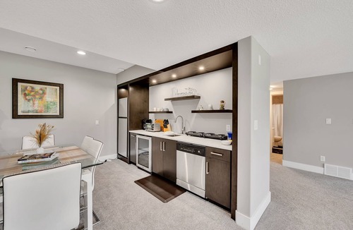 Division No. 11 Apartment | DaVinci - Tranquil 4bdrm Retreat with Pond Access