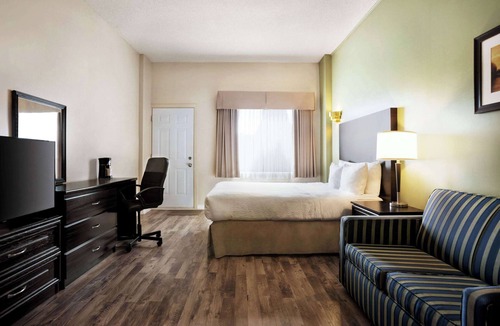 Sainte-Helene-de-Bagot Hotel | Days Inn by Wyndham Ste. Helene-de-Bagot