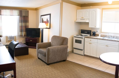 High Level Hotel | Days Inn by Wyndham High Level