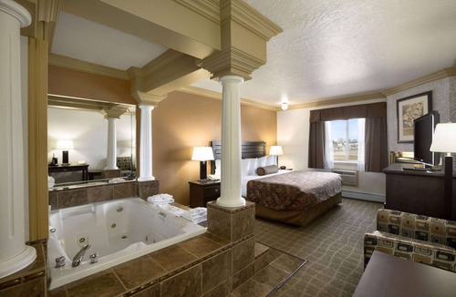 High Level Hotel | Days Inn by Wyndham High Level