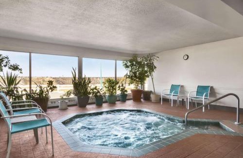 Downtown Hotel | Days Inn by Wyndham Lethbridge