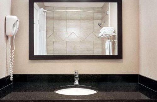 Sylvan Lake Hotel | Days Inn by Wyndham Sylvan Lake