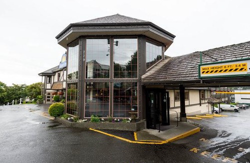 Gorge -Tillicum Area Hotel | Days Inn by Wyndham Victoria Uptown