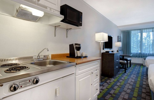 Sidney Hotel | Days Inn by Wyndham Victoria Airport Sidney