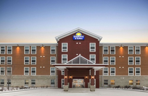 Sherwood Park Hotel | Days Inn & Suites by Wyndham Sherwood Park Edmonton