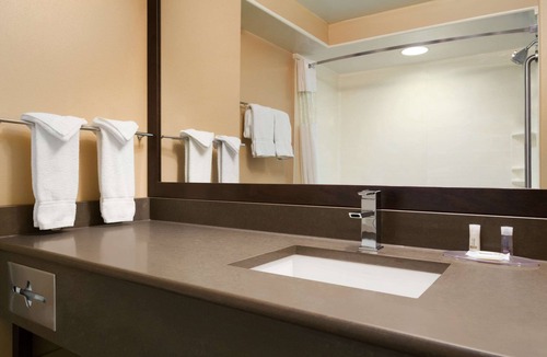 Brandon Hotel | Days Inn & Suites by Wyndham Brandon