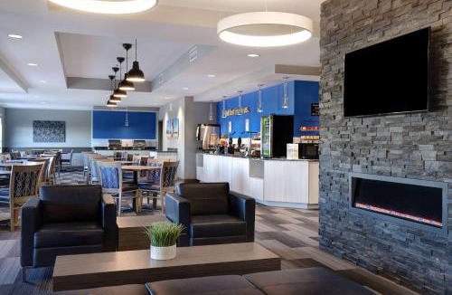 Warman Hotel | Days Inn & Suites by Wyndham Warman
