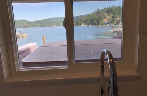 District of North Vancouver Apartment | Deep Cove Waterfront - The Wheelhouse