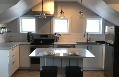 Southwest Mission House | Deer House - Modern Carriage House with Lake Views