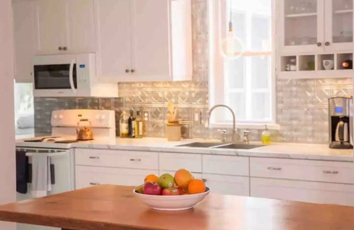 Prince Edward House | Delightful 2bdrm Church w/Incredible Water View!nn