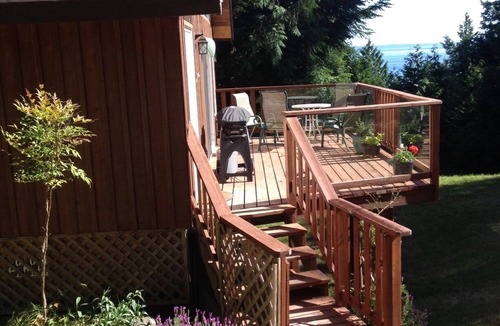 Pender Island Cottage | Delightful Country Cottage with Ocean Outlook