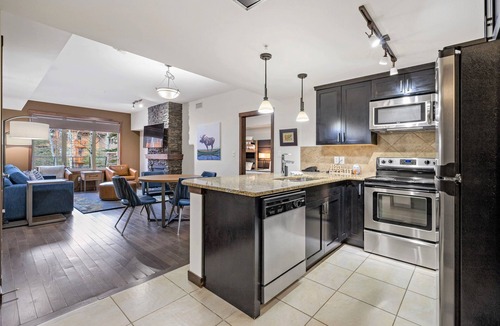 Canmore Hotel | Deluxe Poolside Suite - Sleeps 8 | Resort Perks