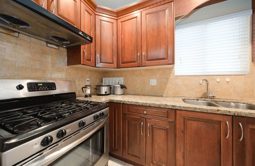 Marpole Apartment | Deluxe Private Entrance Guesthouse