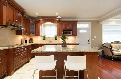 Marpole Apartment | Deluxe Private Entrance Guesthouse