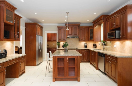 Marpole Apartment | Deluxe Private Entrance Guesthouse