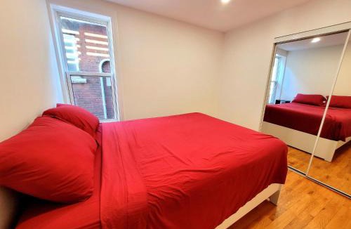 Brockton Village House | Deluxe Queen Rooms Downtown