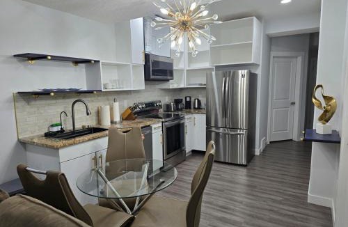 Northeast Edmonton Apartment | Deluxe Suite-2 Bedrooms with Full Kitchen